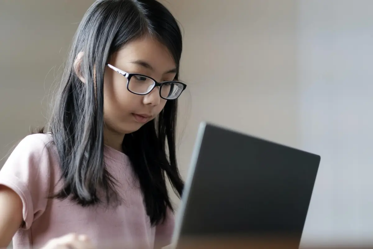 A girl studying online on her laptop