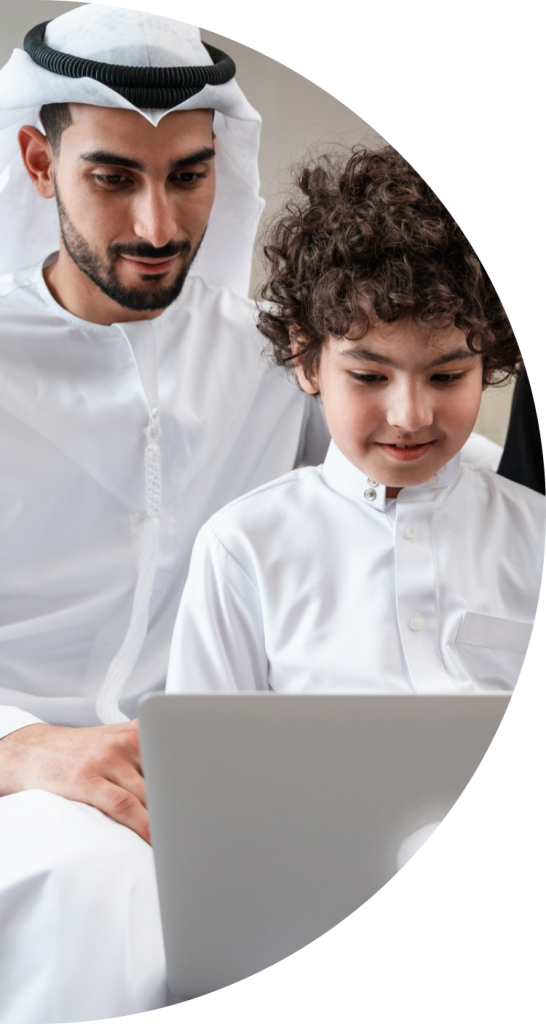 阿联酋在线学校的在线家庭教师正在上虚拟课程